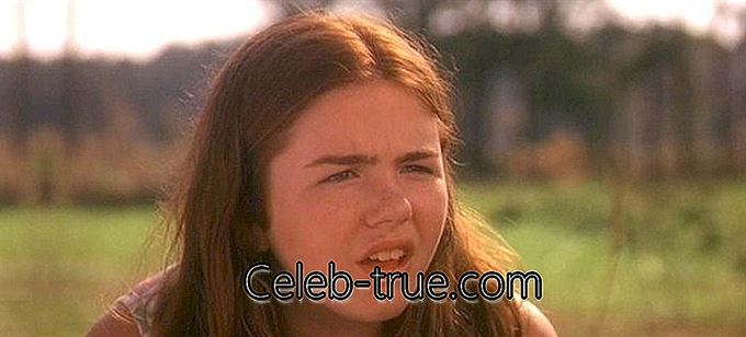 Ешлі Астон Мур була дитячою актрисою, відомою своєю роллю у фільмі "Раз і тоді